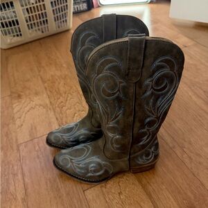 Stylish Brown and Blue Western Boots